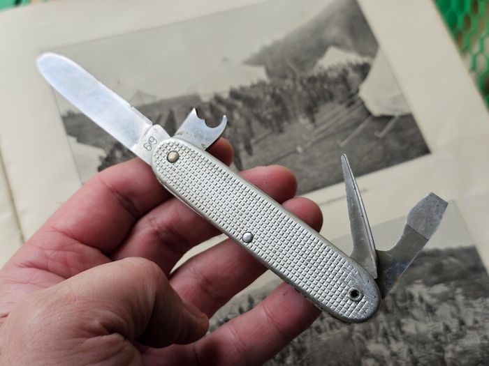 Vintage Elsener Schwyz Victoria 69 Original Swiss Army Issued Soldier Knife Discontinued Collectable Militaria