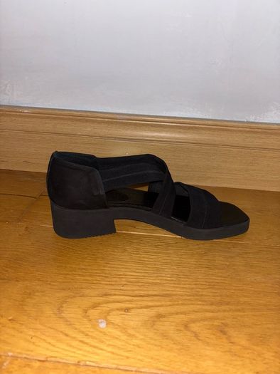 Donald Pliner Sandals