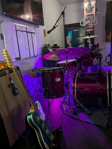 DV Mark 212V 2 x 12 cab (Ultralight 11Kg) with custom made cover