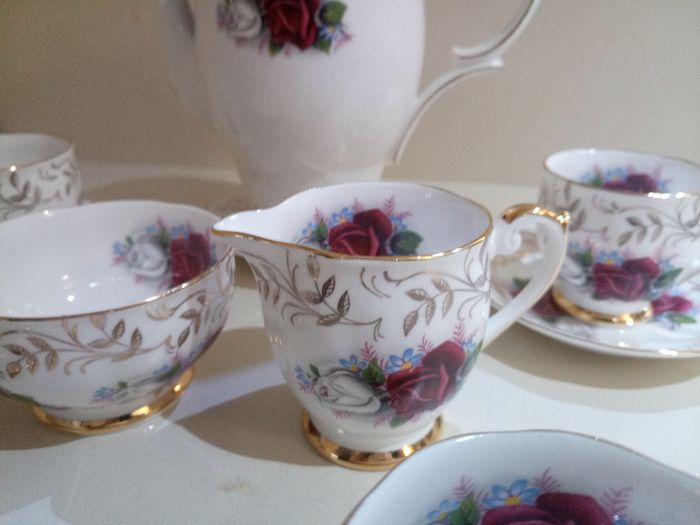 Beautiful Vintage Queen Anne Coffee Set