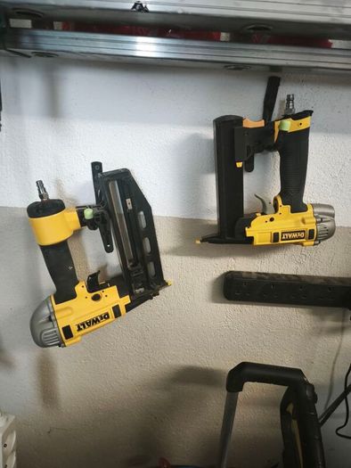 Dewalt DPC10QTC Mid Pressure Super Quiet Oil Free Compressor -230v + 2 Pneumatic Gun