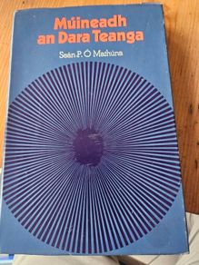 Muineadh An Dara Teanga By Sean P. O Mathuna.  1979 Hardback With Dustjacket In Good Condition.  See Photos For Same.