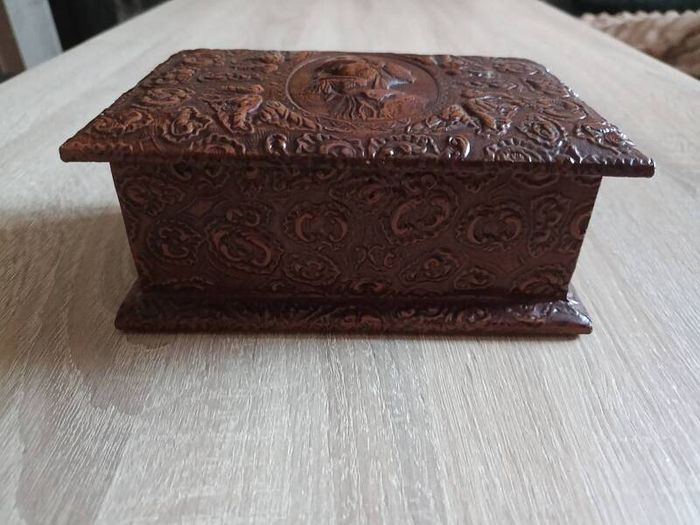 Vintage leather trinket box