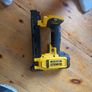 dewalt dewalt dcn701 stapler Image 2