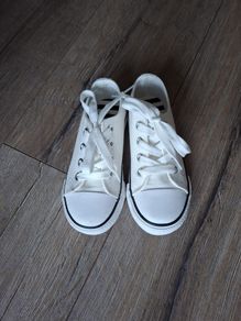 White canvas sneakers size 9