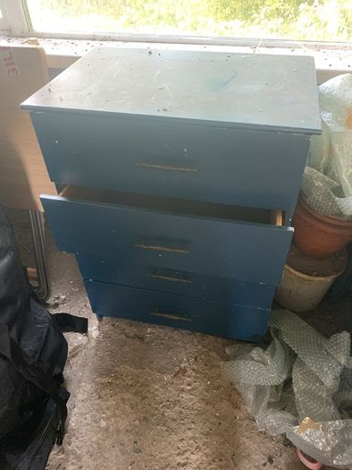 chest of drawers