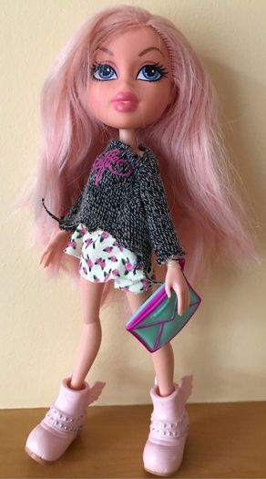 2015 Bratz Doll "Selfie Snaps Cloe"