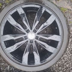 20" Genuine Vw Tiguan Suzuka Alloys with tyres
