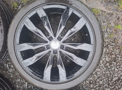 20" Genuine Vw Tiguan Suzuka Alloys with tyres