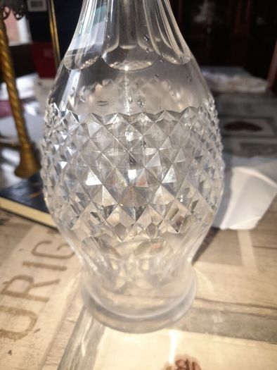 A Beautiful Vintage Waterford Crystal Cut Glass Decanter with Original Top Colleen Pattern and in good condition with no chips or cracks