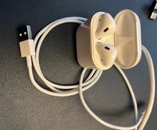Apple AirPods 2 + Case + Charging Cable