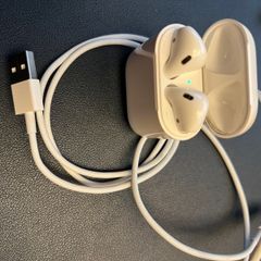Apple AirPods 2 + Case + Charging Cable
