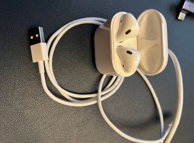 Apple AirPods 2 + Case + Charging Cable