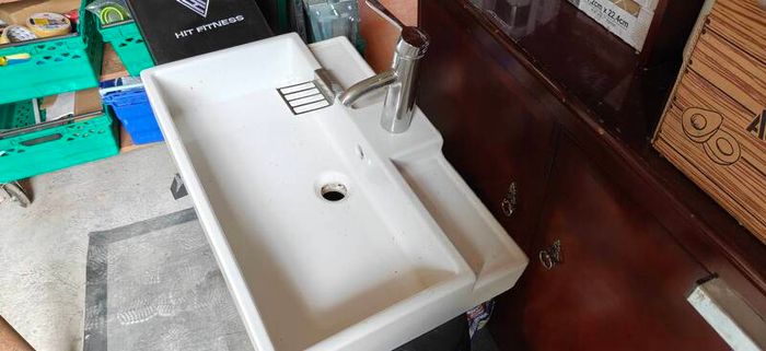Bathroom sink