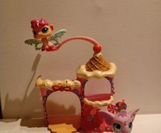 Littlest Pet Shop Candy Swirl Palace and Pets