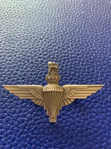 Parachute Regimen Cap Badge
