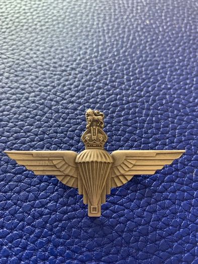 Parachute Regimen Cap Badge