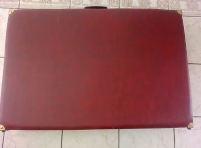 Professional massage table