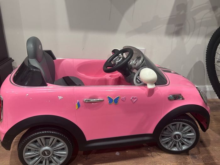Toy car