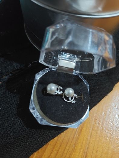 stud earrings