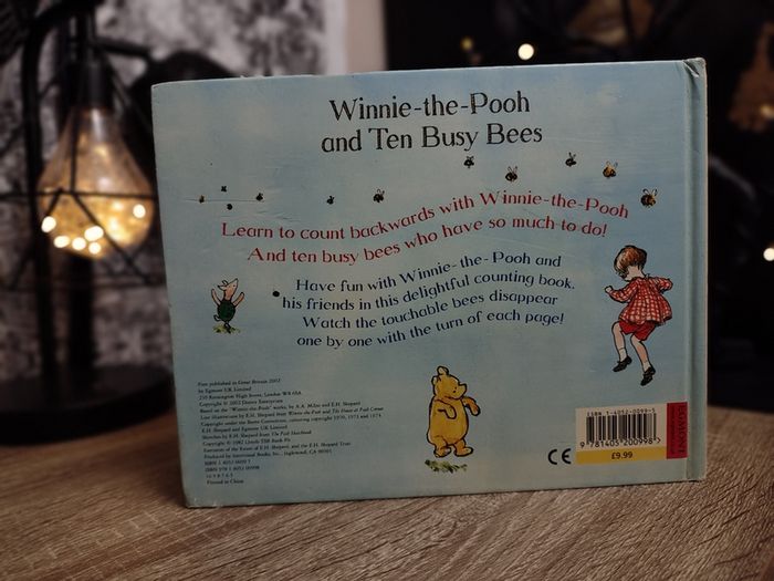 Winnie the Pooh and Ten Busy Bees ! Hardcover ! 2002 ! by Egmont Books !