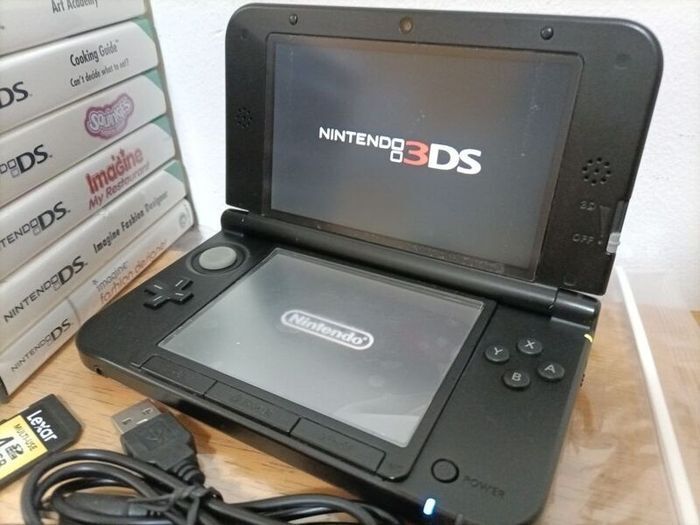 Nintendo 3DS XL red