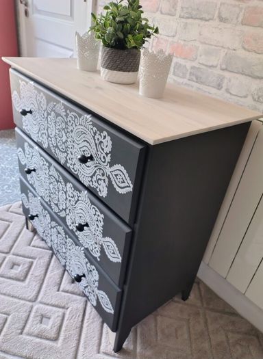 Chest of drawers
