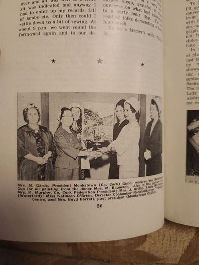 The Irish Countrywoman Official Year Book 1963-1964. Bantrace Na Tuata. Paperback In Good Condition.