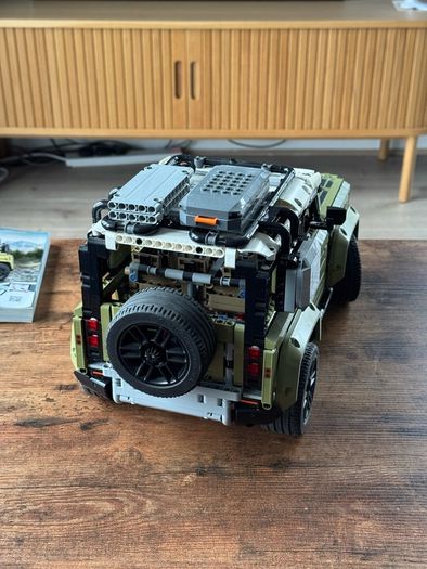 LEGO 42110 Land Rover Defender