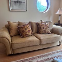 Pillow back grande sofa