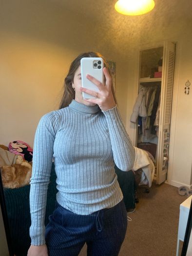 Women grey sweater