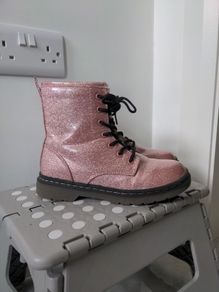 Girls boots