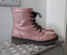 Girls boots