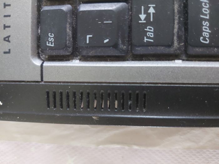 Vintage DELL Lastitude, Model D620, Intel CPU T2400, 1.83GHz, 2.5GB Ram, Windows 7 Professional, 32bit, Opera, Firefox and Chrome, in excellent condition