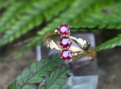 Antique 3 Stone Ruby Ring - 18ct