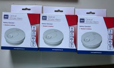 Battery operated optical smoke alarms