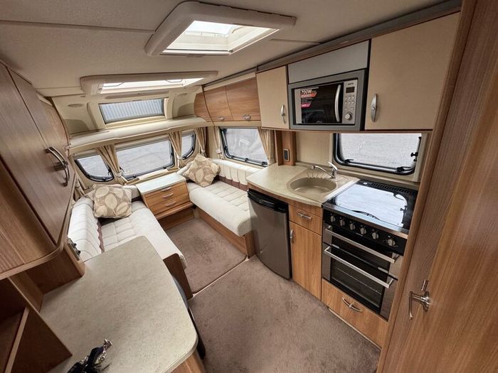 Swift Challenger SE 480-2 Berth - Fixed Awning