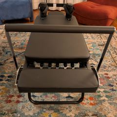 Reformer pilates machine