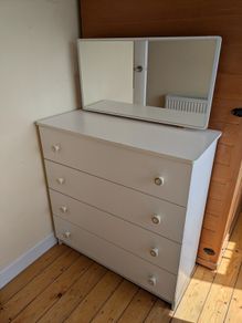 Chest of drawers