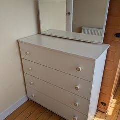 Chest of drawers