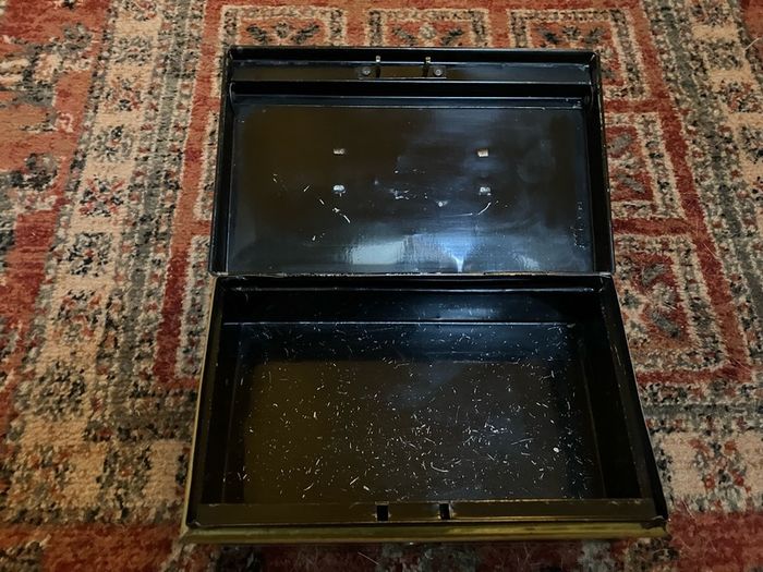 Vintage cash boxes. Various sizes. Some with working locks and keys.