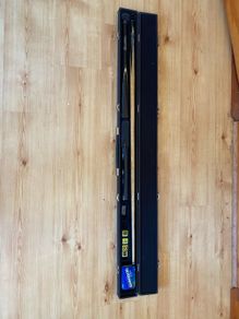 Ronnie O Sullivan signature Cue with accessories and box