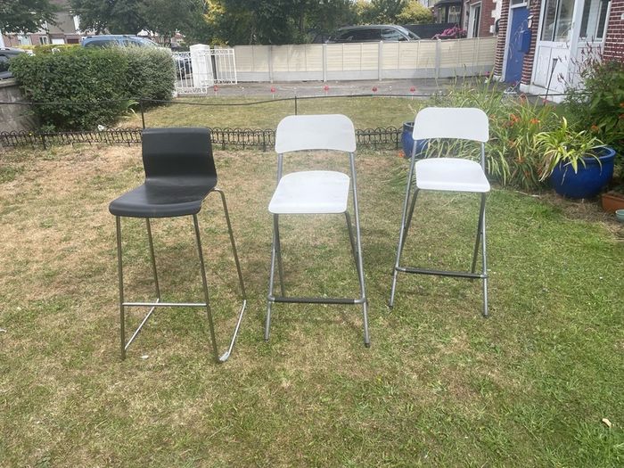 Bar table & 3 Stools