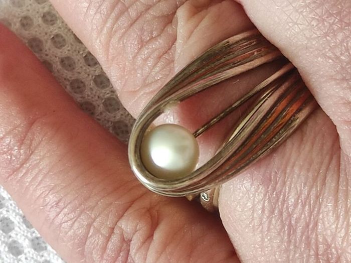 Sterling silver pearl ring