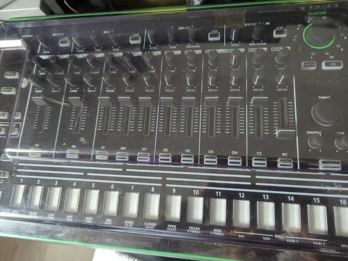 Roland TR-8 Rhythm Performer - Drum Machine