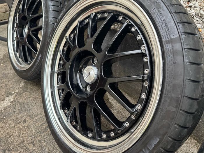 18 inch SSR Professor MS1 split wheels.