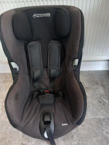 Max-Axiss baby's car seat