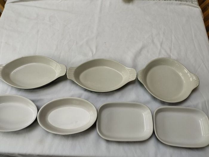 Ceramic stoneware Oven to table vintage dishes