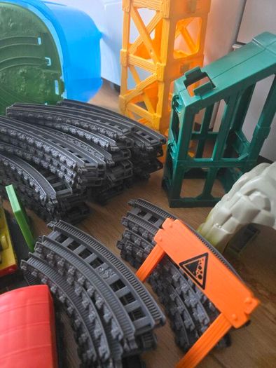 Thomas & Friends over 12m+  of tracks + 7 trains [90+ pieces set]