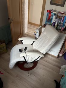 Whit massage Chair